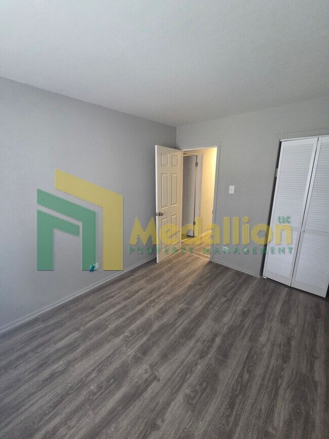 Building Photo - Updated 5-Bedroom Home with Finished Basement and Fenced Yard