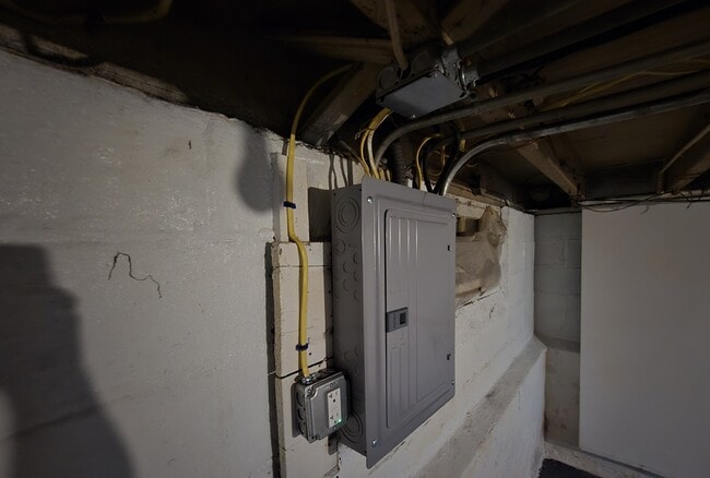 Building Photo - 10312 Nelson Ave