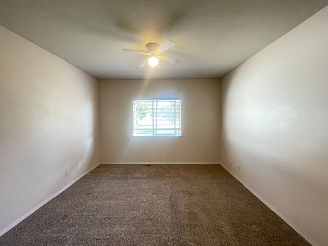 Building Photo - Sunshine Meadow 3 Bed/2 Bath Rancher