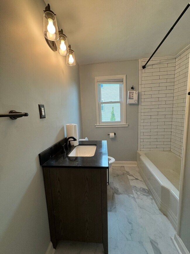 Building Photo - Single Family Home - Over 1 Acre of Land!