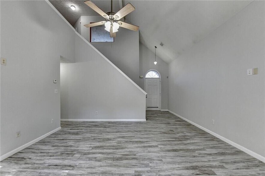 Building Photo - 1112 Ashbury Dr