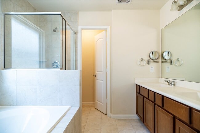 Building Photo - 7115 Ironwood Forest Dr