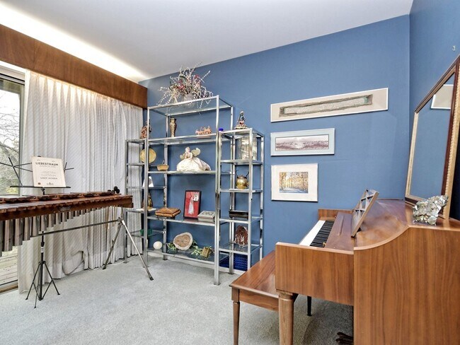 Building Photo - 6001 Highland Hills Dr