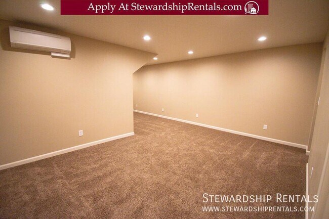 Building Photo - 1010 E 18th Ave