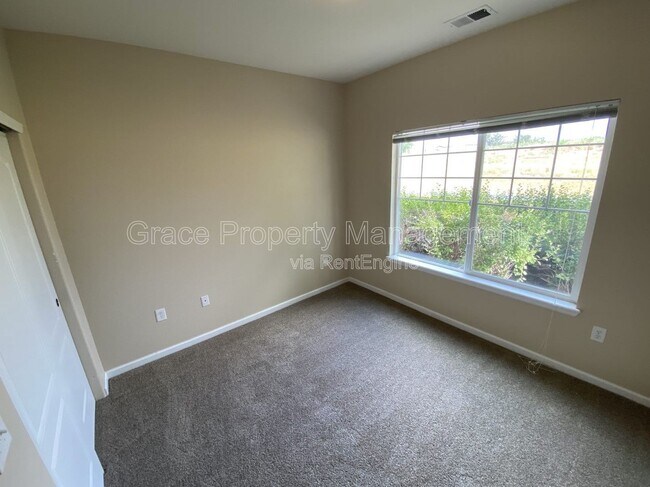 Building Photo - 4645 Hahns Peak Dr