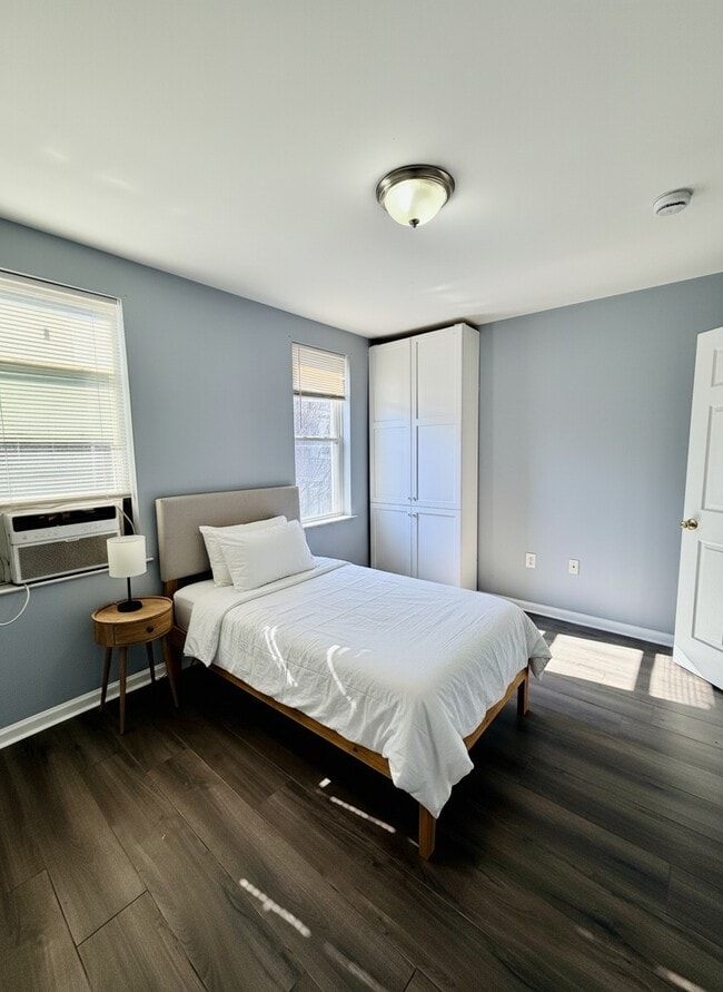 Building Photo - 2035 Watkins St