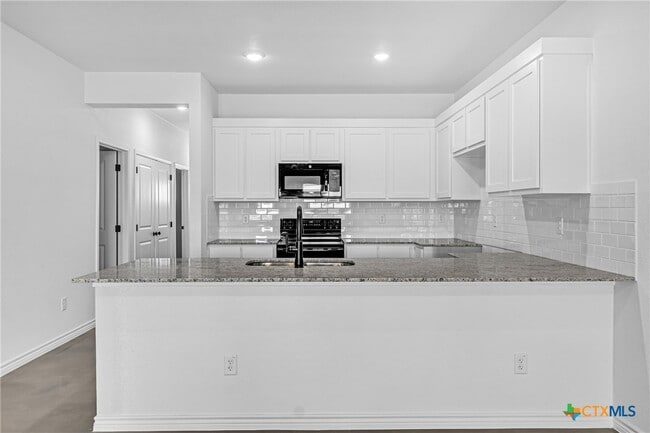 Building Photo - 905 Smoke Tree Ln