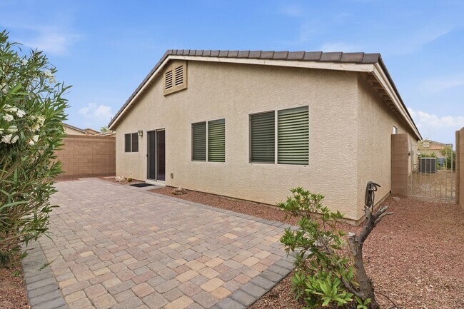 Building Photo - SW!!! Casita!!!! Single Story!!! 4 Bedrooms!!! Gated!!! End or Cut De Sac!!! Community green area...