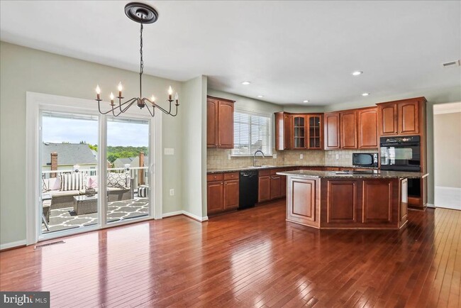 Building Photo - 319 Morlyn Dr