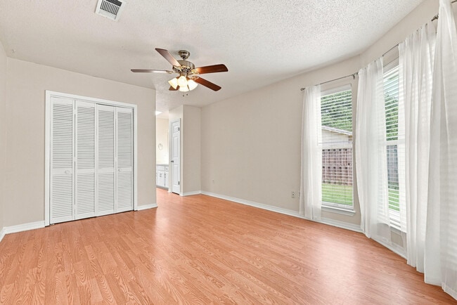 Building Photo - 148 Meadowbrook Ct
