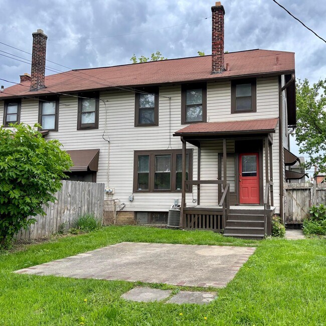 Building Photo - 315 Siebert St