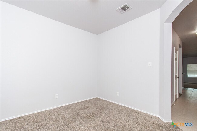 Building Photo - 6003 Shamrock Dr