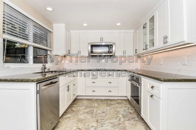 Building Photo - Beautiful 3 Bd/2.5 Ba/1697 sf Walnut Creek townhouse in desirable neighborhood! Available April 1st!