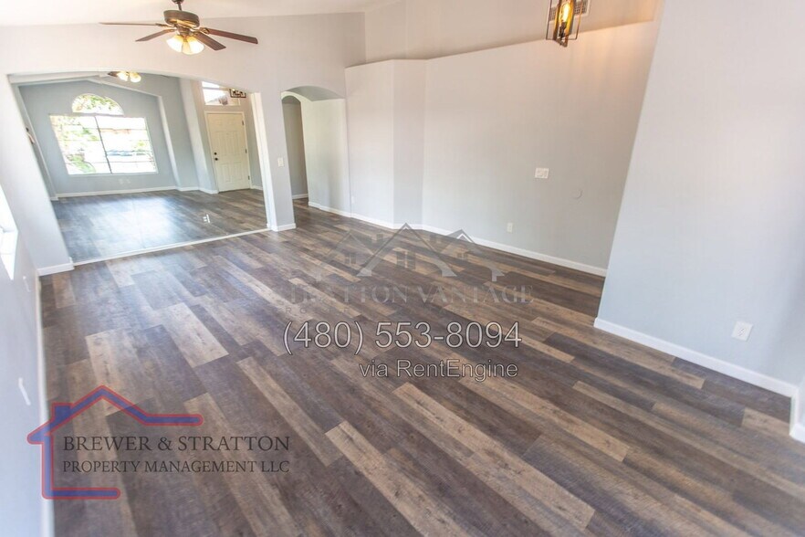Building Photo - 689 W Constitution Dr