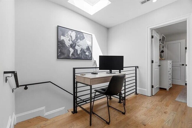 Building Photo - Comfortable and Spacious Rental Opportunity