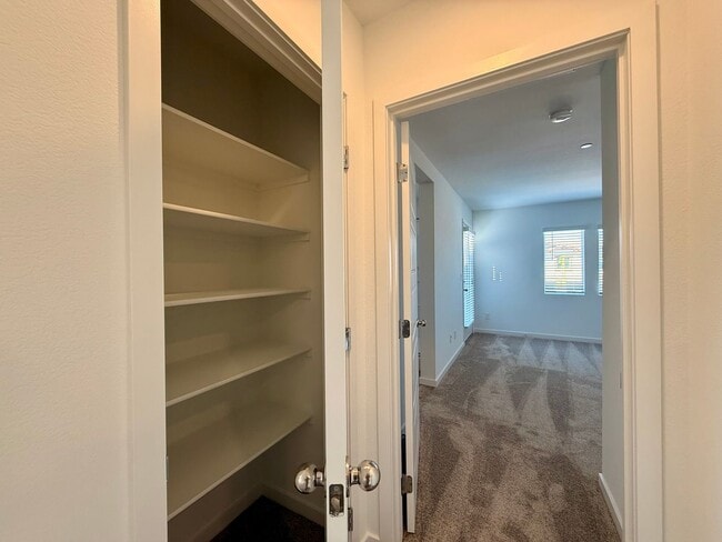 Building Photo - 4 BED 3 BATH 2 CAR GARAGE TOWNHOUSE + LOFT ON CORNER LOT w/ BALCONY