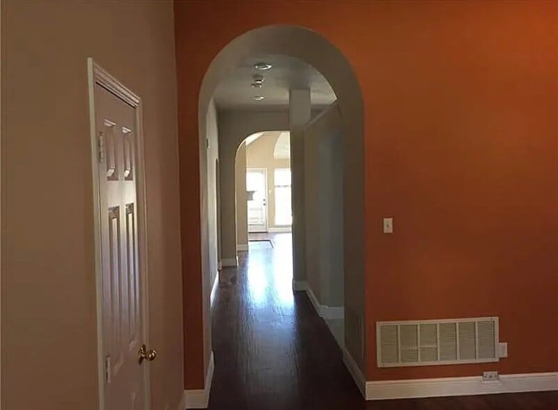 Building Photo - 2525 Persimmon Dr