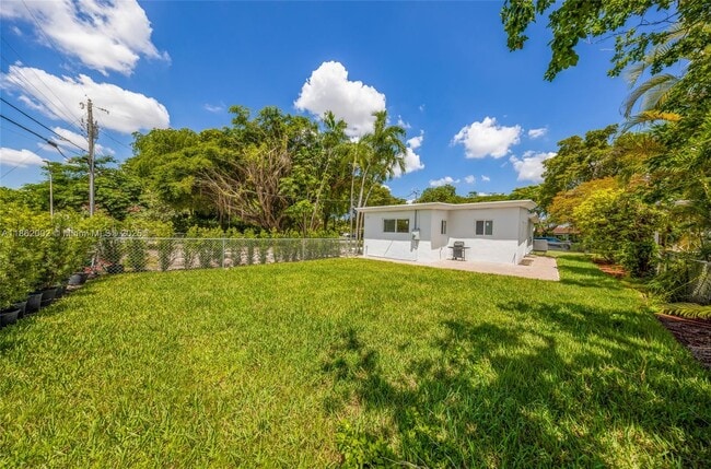Building Photo - 1096 Raven Ave