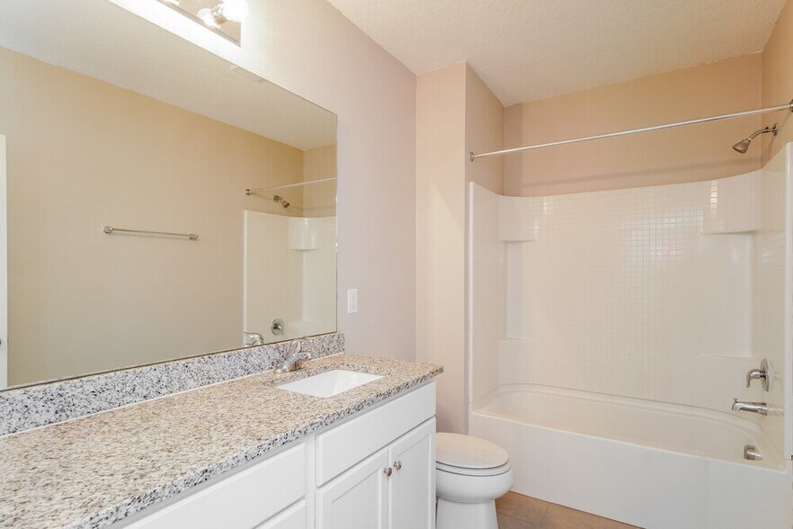 Building Photo - 325 Salmon Ct