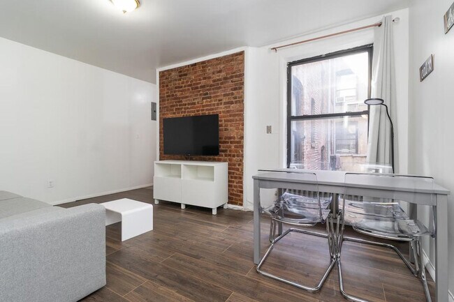 Building Photo - 1823 2nd Ave