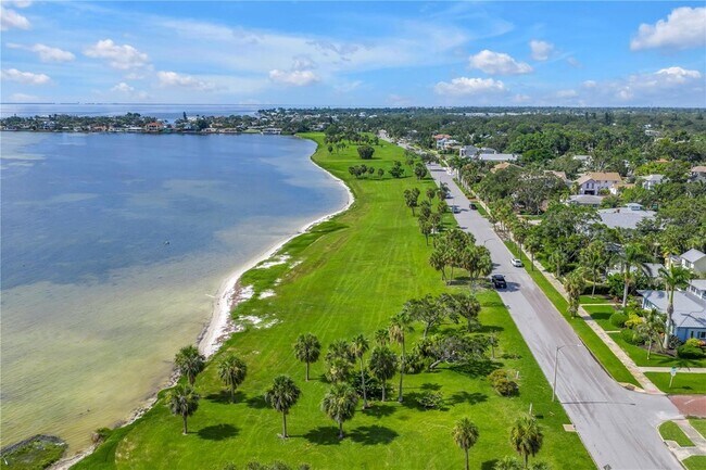 Building Photo - 116 16th Ave SE