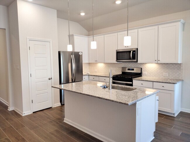 Building Photo - Beautiful 4 bedroom new build, it is a must see!!