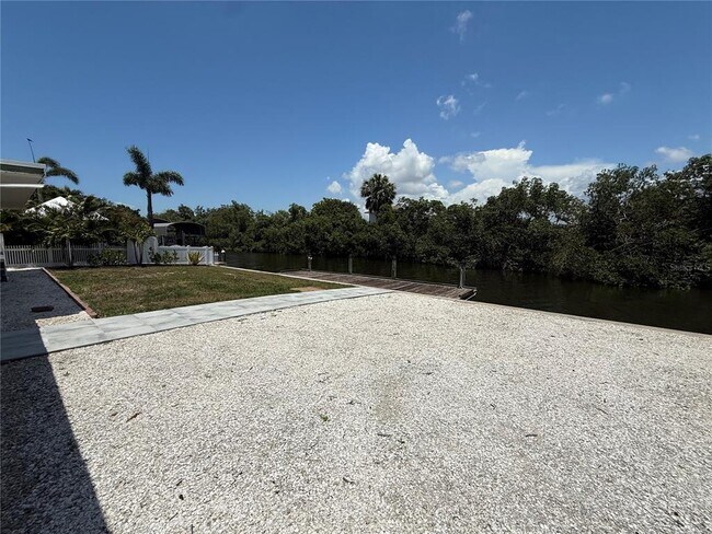 Building Photo - 808 25th Ave W