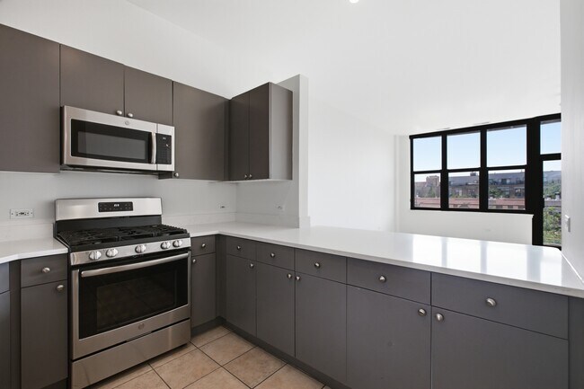 Building Photo - 15 S Throop St