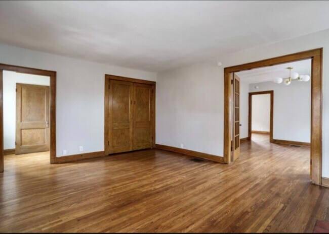 Building Photo - 1249 N 5th St