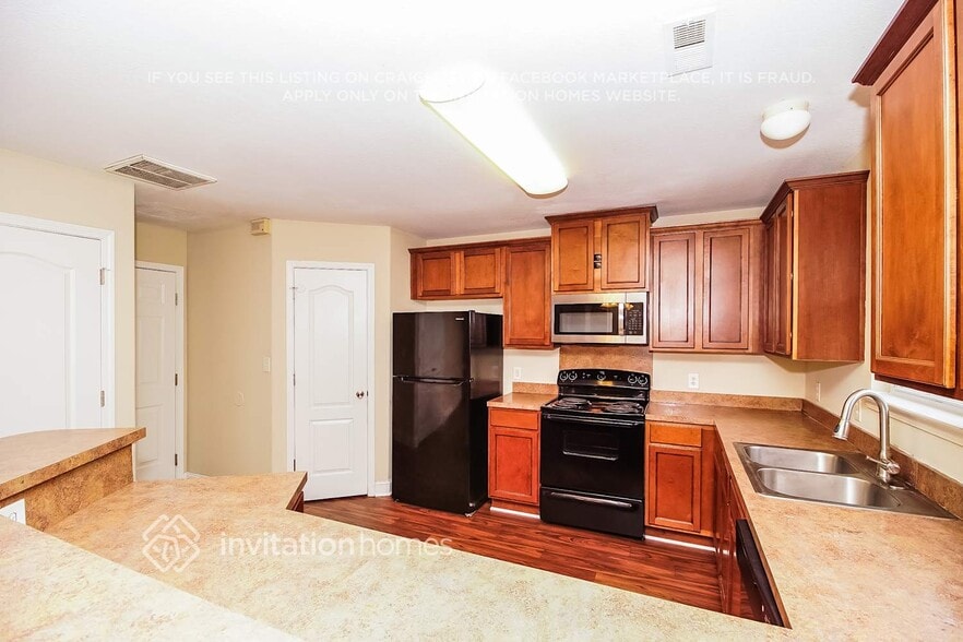 Building Photo - 148 Newport Dr