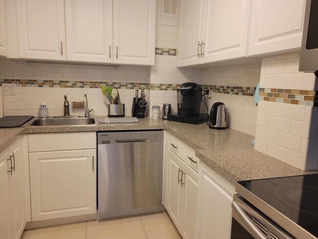 Building Photo - 2800 N Flagler Dr