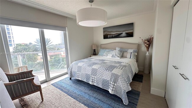 Building Photo - 5900 Collins Ave