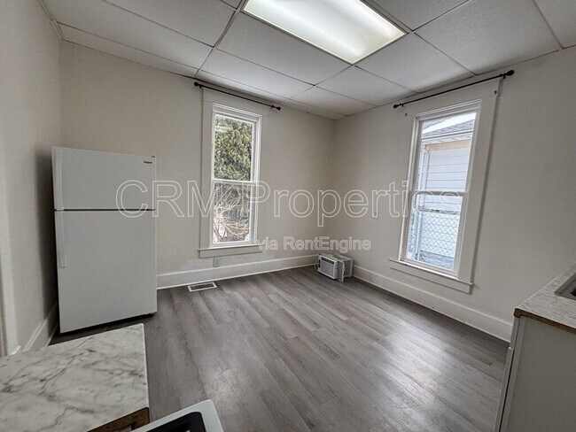 Building Photo - 1039 S Washington St