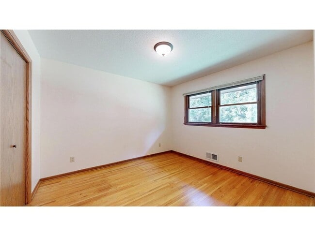 Building Photo - 3308 Roosevelt Ct NE