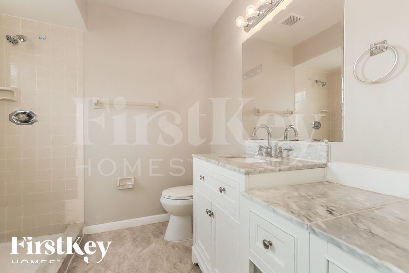 Building Photo - 6802 Rosemary Dr