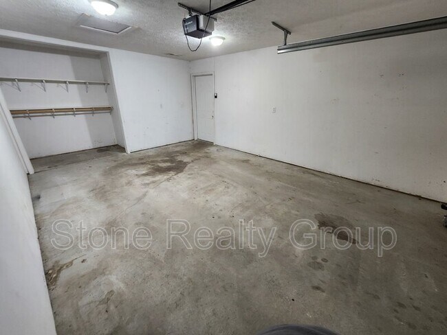 Building Photo - 227 S Lincoln St