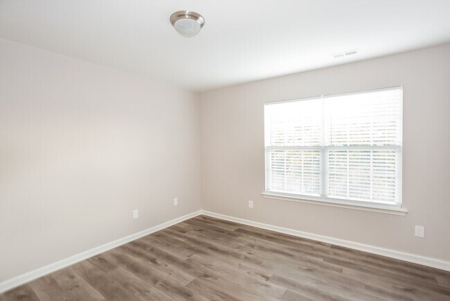 Building Photo - 926 Ramsgate Dr SW