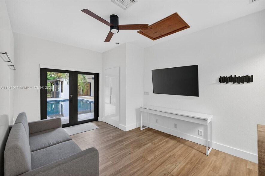 Building Photo - 1511 SW 30th Pl