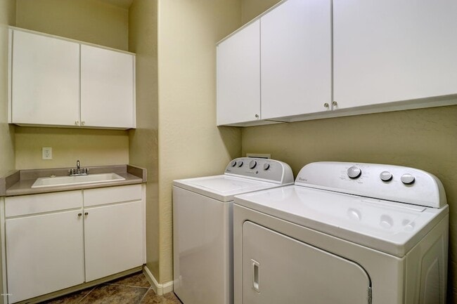 Building Photo - 15359 W Columbine Dr