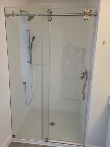 3rd floor master bath - 822 7th St