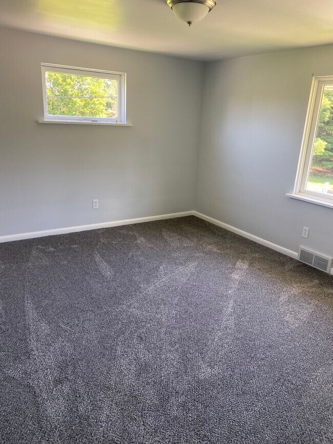 Building Photo - Shenango Twp School District-Town Home