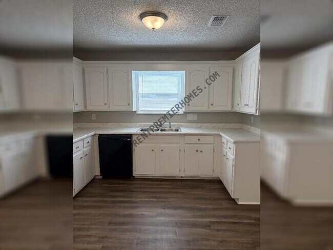 Building Photo - 3611 Pelton Rd