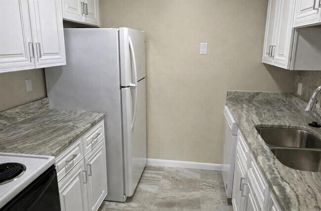 Building Photo - 2319 W Bristol Ave