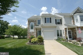 Building Photo - 33 Farmington Ct