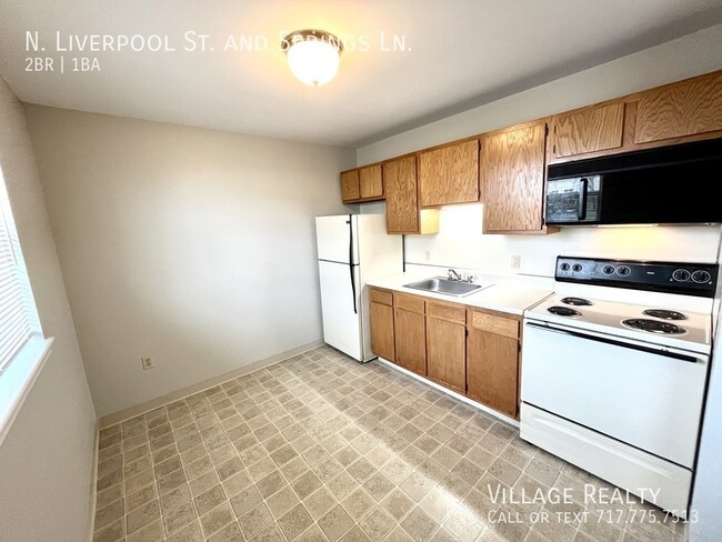 Building Photo - No steps! Affordable 2-Bed Convenient to I...