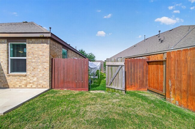 Building Photo - 16307 Rockdale Landing Dr