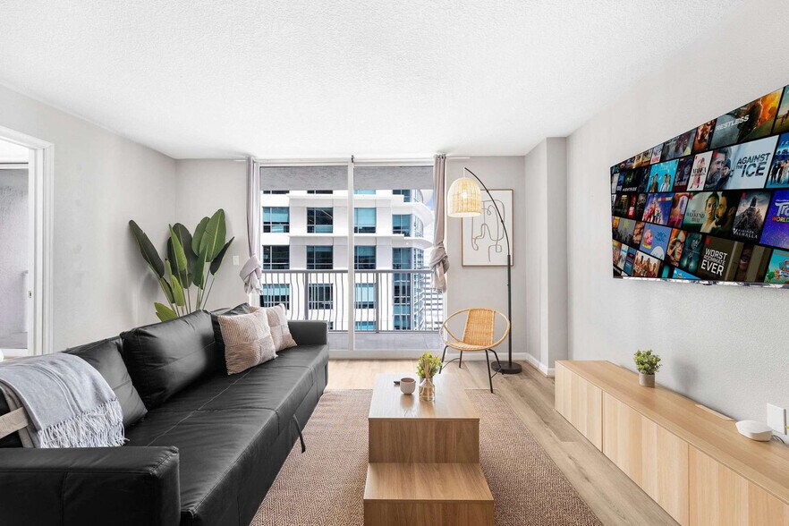 Building Photo - 1 SE 12th St