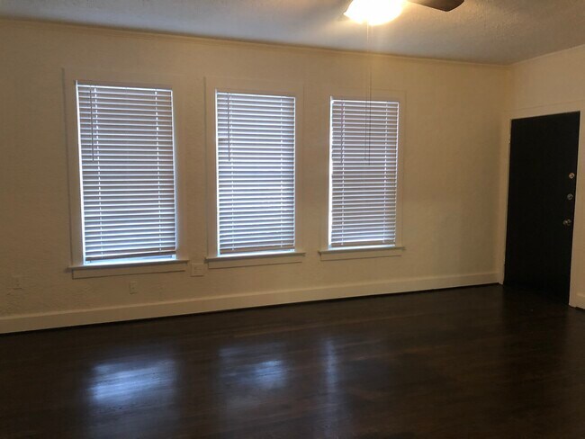 Building Photo - 5502 Richmond Ave