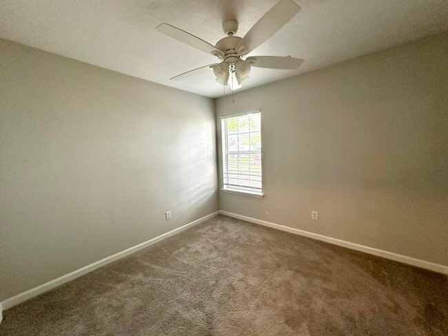 Building Photo - 945 Hunting Horn Wy