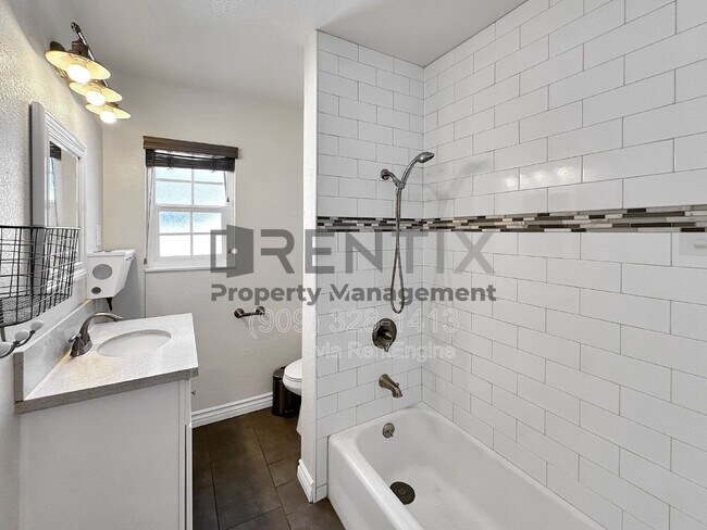 Building Photo - 938 W Berkeley Ct